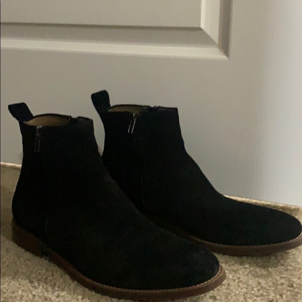 Also Men’s black Suede Chelsea Boots